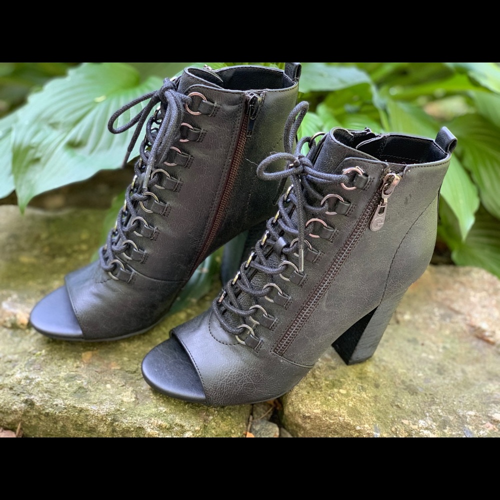 NWT Guess Lace-Up Heels